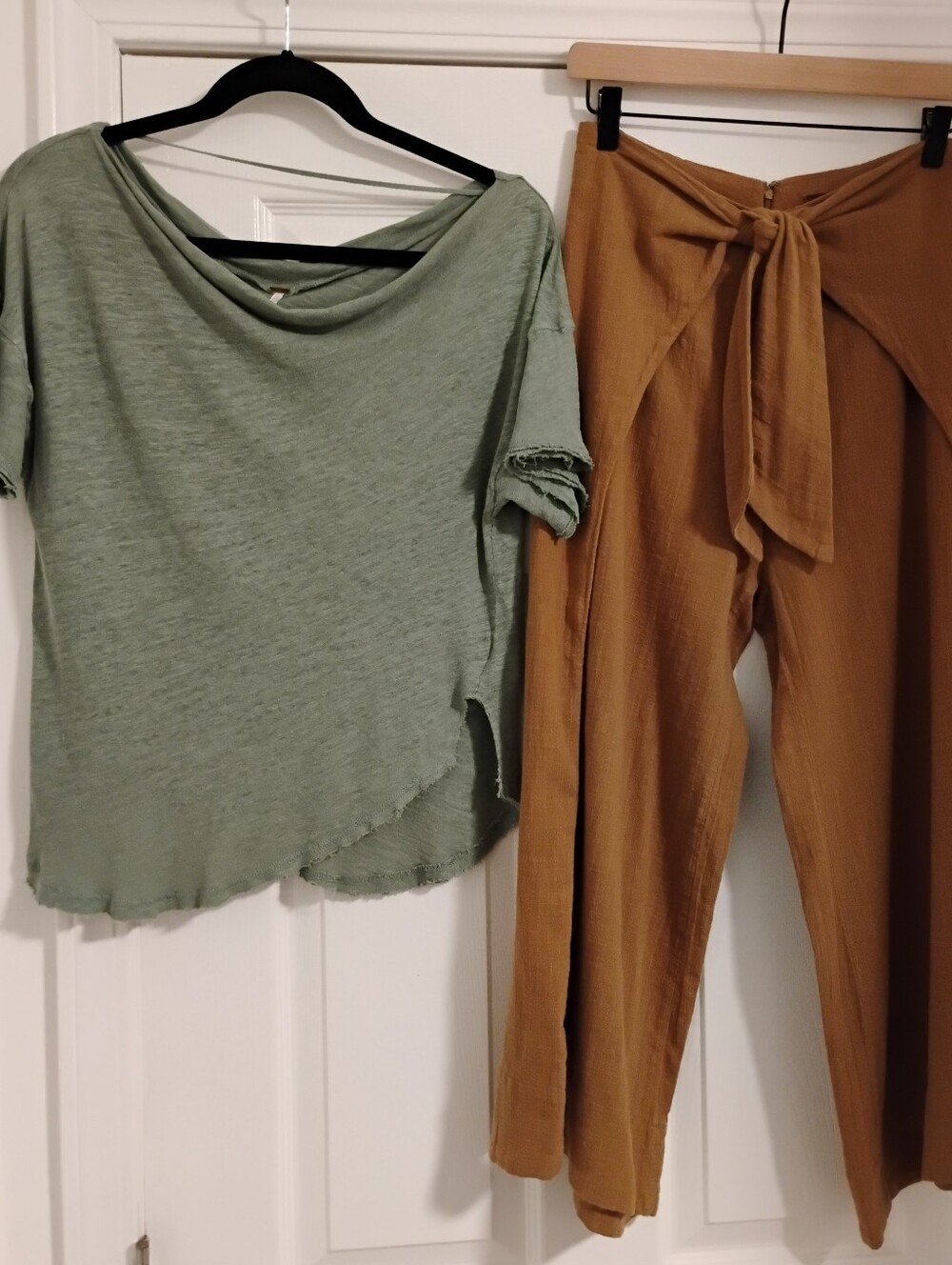 Free People Lot of 2  Lt Green Top  Sz. XS, Cotton Tie Waist Wide Leg Pants Sz 2